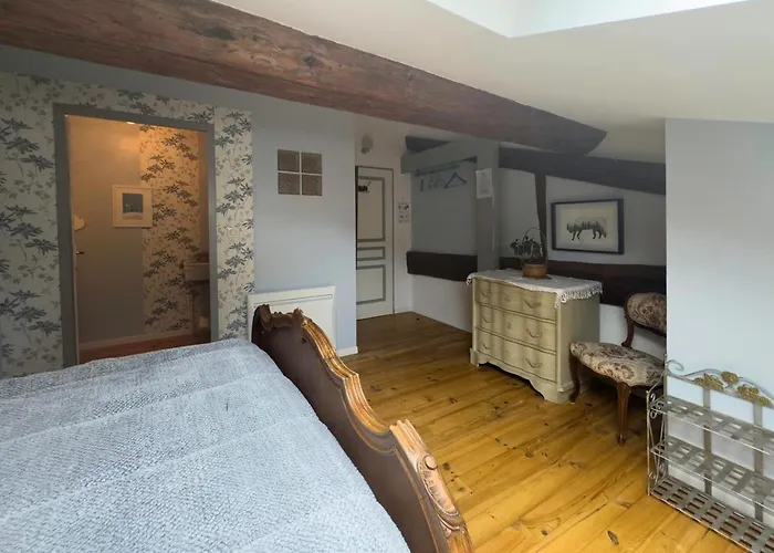 Guest house Chez Ghislaine A L'oustal 3*