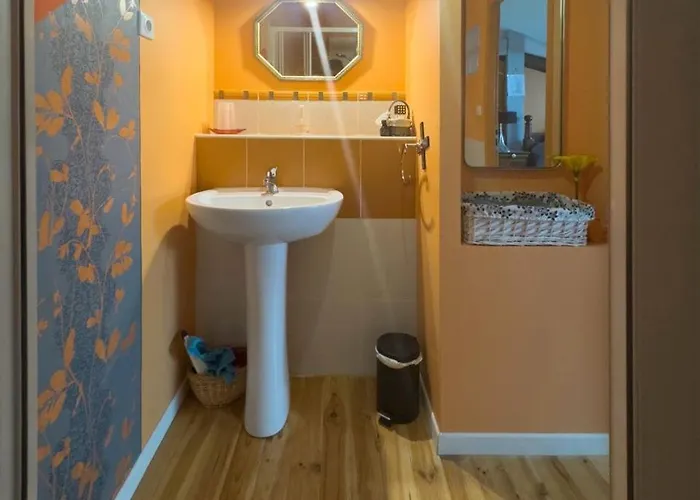 Chez Ghislaine A L'oustal Guest house
