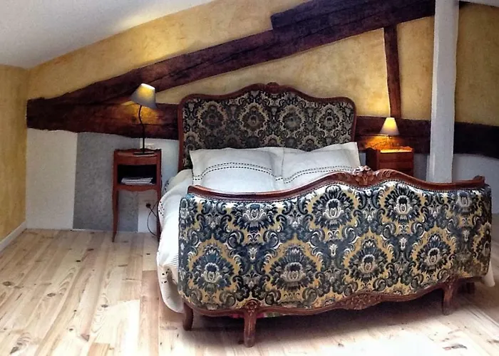 Guest house Chez Ghislaine A L'oustal 3*