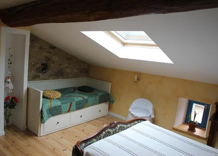 Chez Ghislaine A L'oustal Guest house